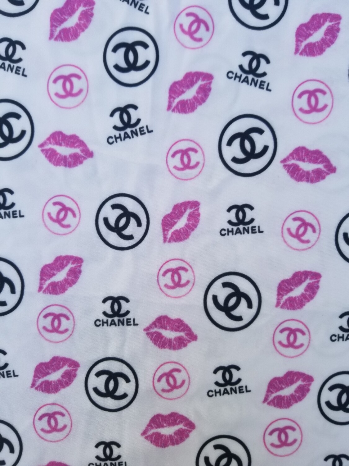 Chanel  Kisses Mask