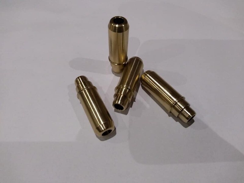 Set 4 Valve Guides for 510/610/570 -1986-2004
