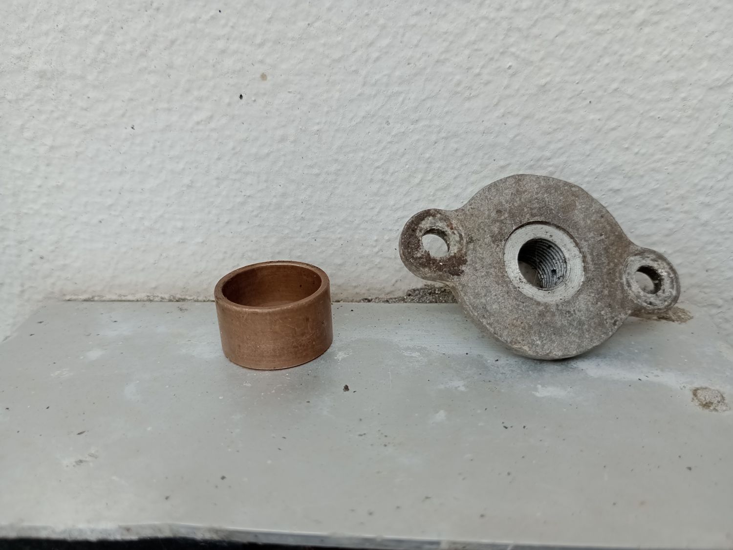 Oil filter cover for 570 model