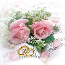 wedding rings with pink roses