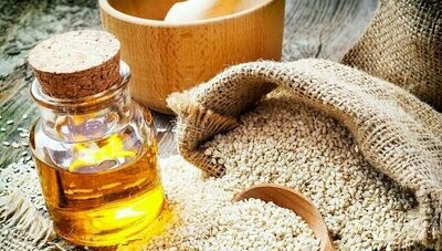 عسل ابيض قطفة سمسم بلاستيك 500 جم - اول السواح