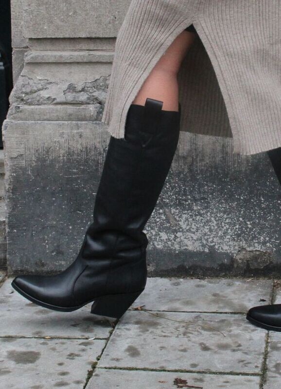 LANGE LAARS 6025-1 ZWART BABOUCHE