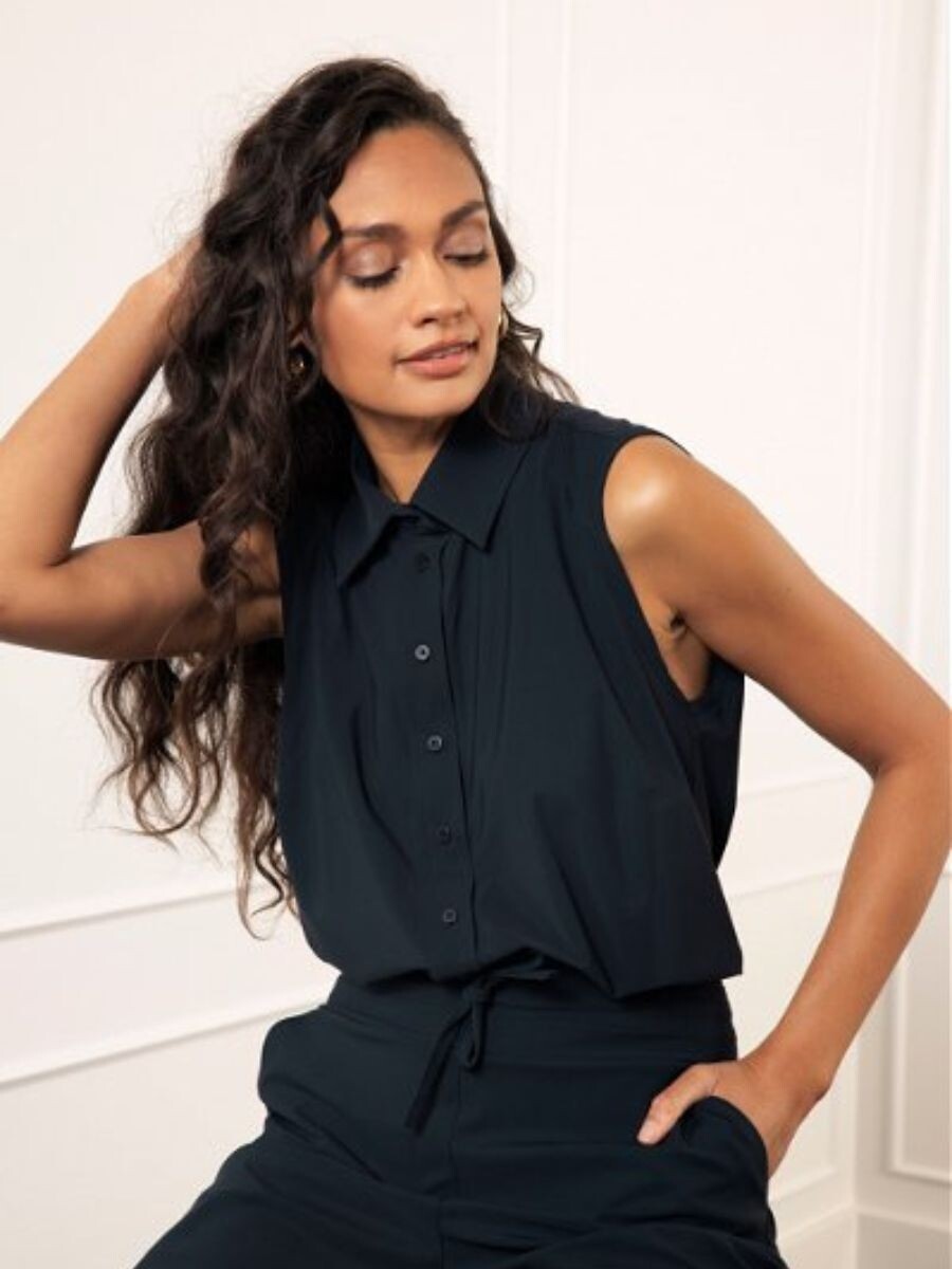 BOBBY SLEEVELESS BLOUSE DARK BLUE | STUDIO ANNELOES