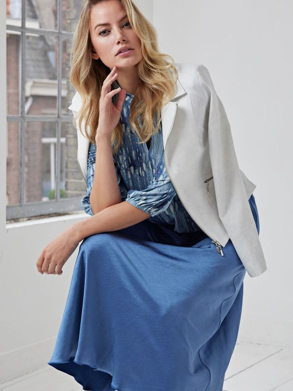 7690 ROK SATIJN BLAUW | HELENA HART