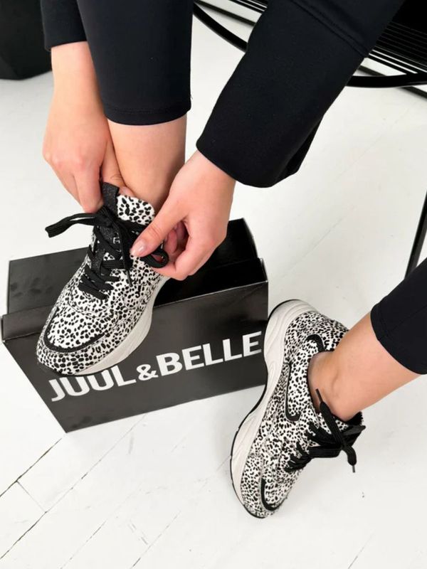 SNEAKER CAPRI PONY WHITE BLACK | JUUL & BELLE