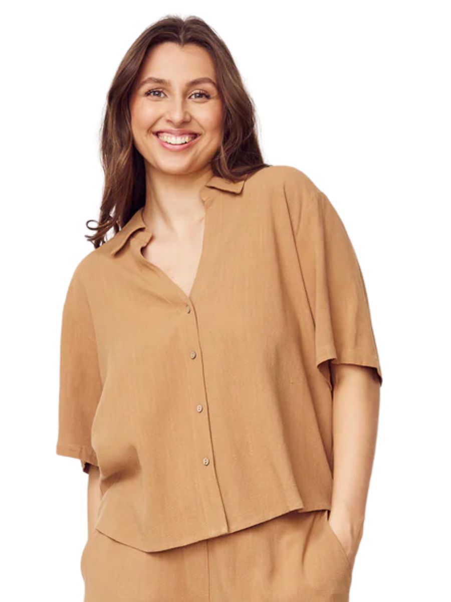 57639 Pearl s/s shirt luxury camel | Isay 57639 Pearl s/s shirt luxury camel | Isay