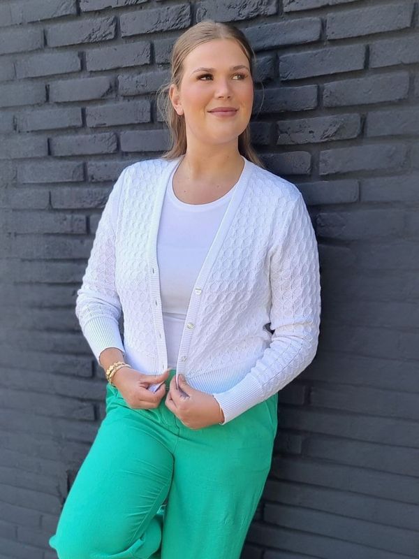 Ezzi gebreid vestje wit | lizzy & coco Ezzi gebreid vestje wit | lizzy & coco