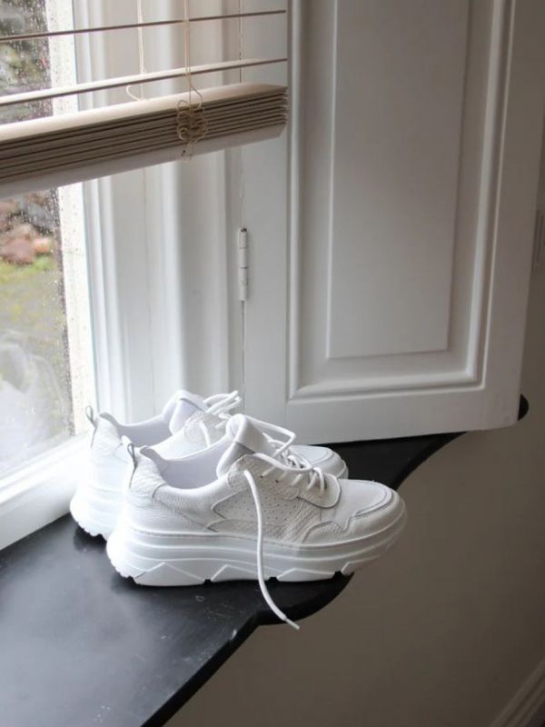 Sneaker new white | Juul & Belle