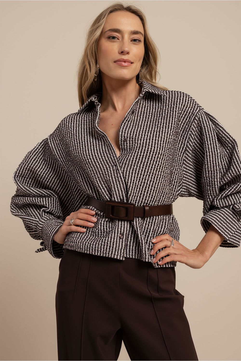 Ivara structure blouse espresso/ecru | Studio Anneloes