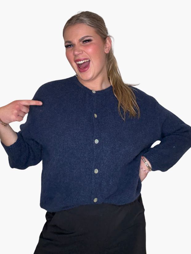 Gebreid vestje baby alpaca navy | inspired by Rootz69 Gebreid vestje baby alpaca navy | inspired by Rootz69