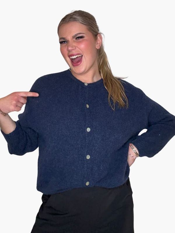 Gebreid vestje baby alpaca navy | inspired by Rootz69 Gebreid vestje baby alpaca navy | inspired by Rootz69