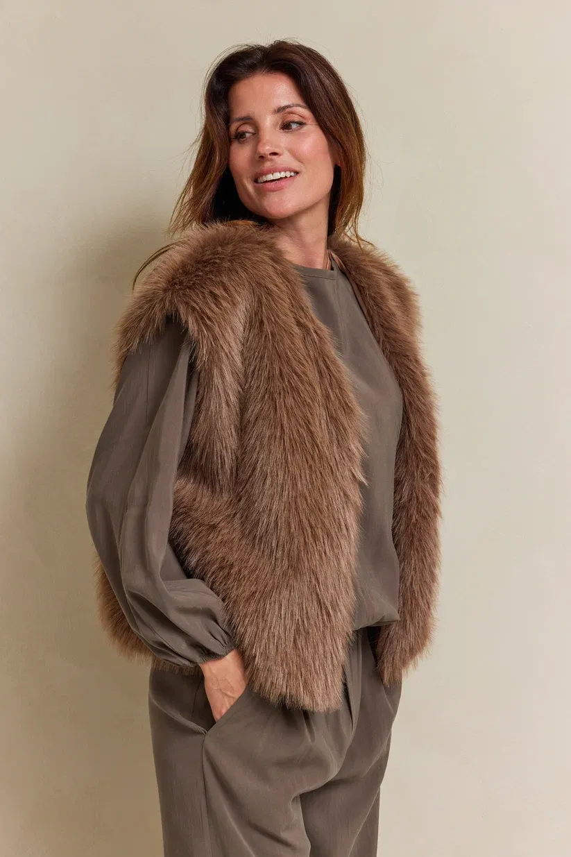 Juul & Belle Harper Faux Fur Gilet – Camel Juul & Belle Harper Faux Fur Gilet – Camel