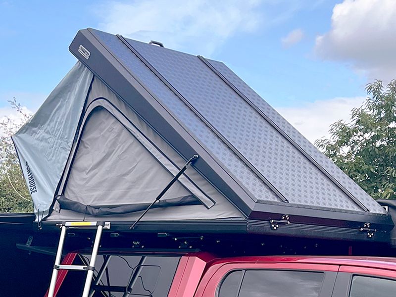 Penthouse Hard Shell Aluminium Roof Tent 4x4