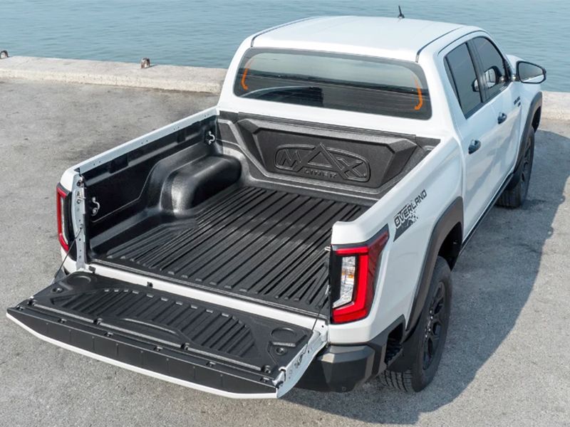 Maxliner Underrail Bedliner Toyota Hilux 26+ Double Cab
