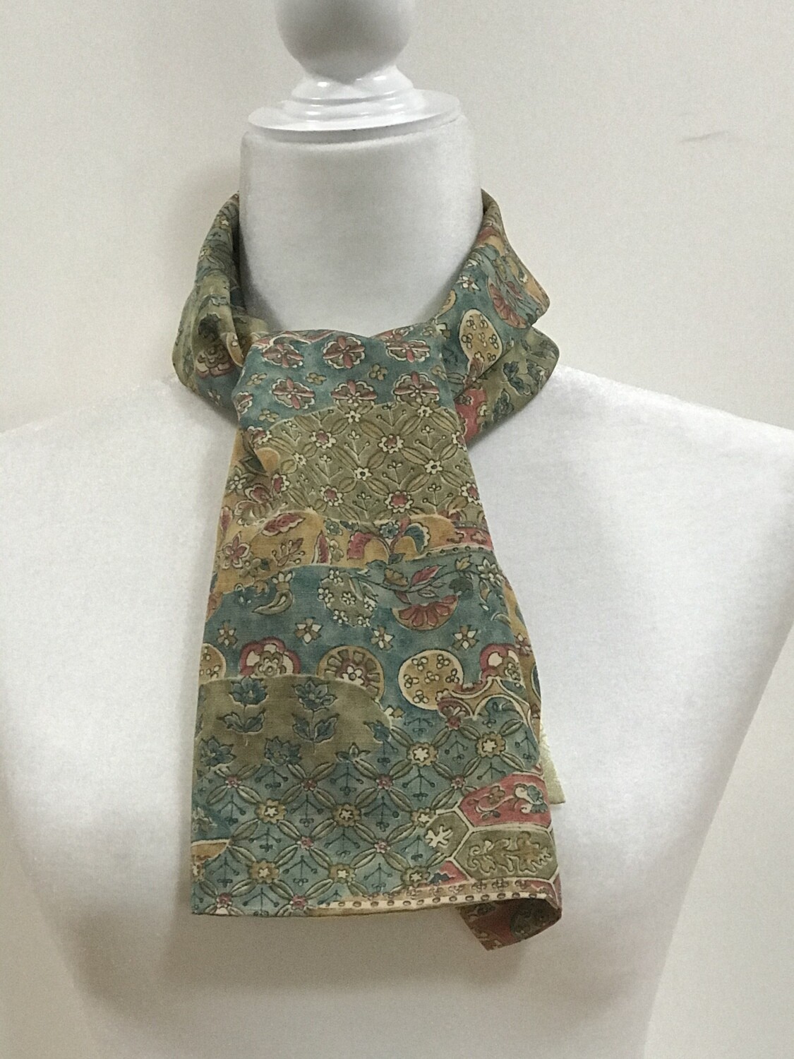 Scarf 
10 x 39in