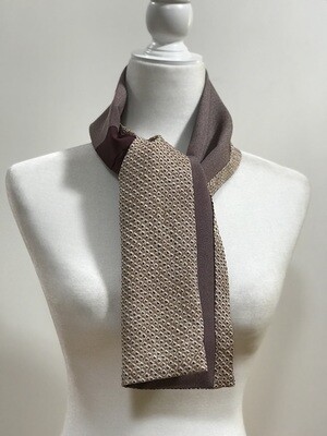 scarf
8.5 x 44in
