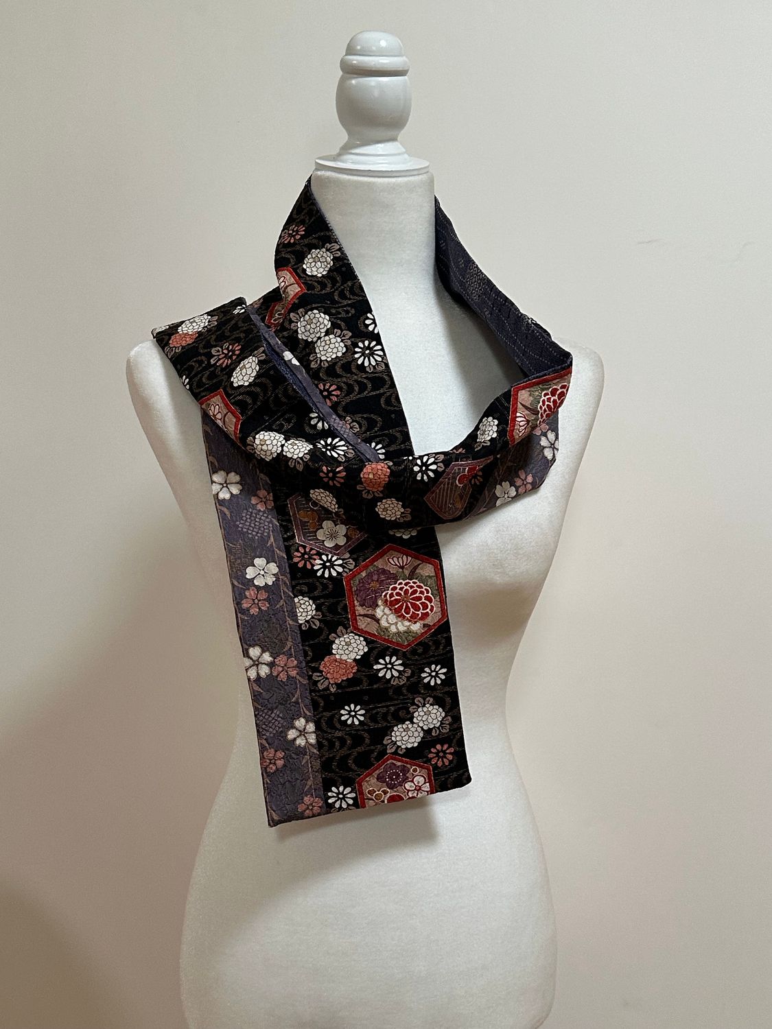 Reversible scarf 6 x 60 in