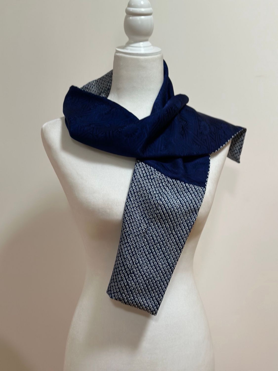Reversible scarf 7 x 50 in