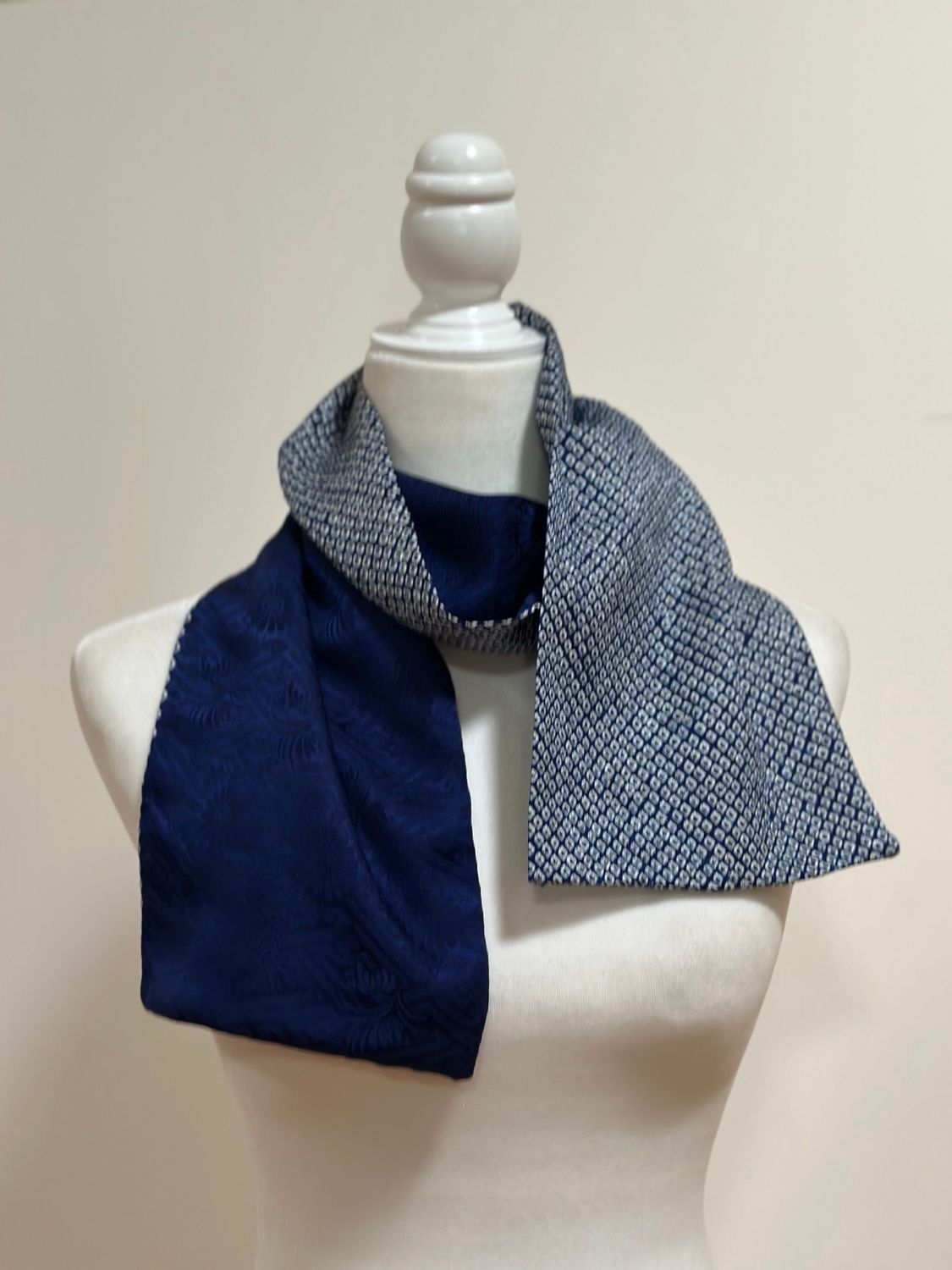 Reversible scarf 7 x 50 in