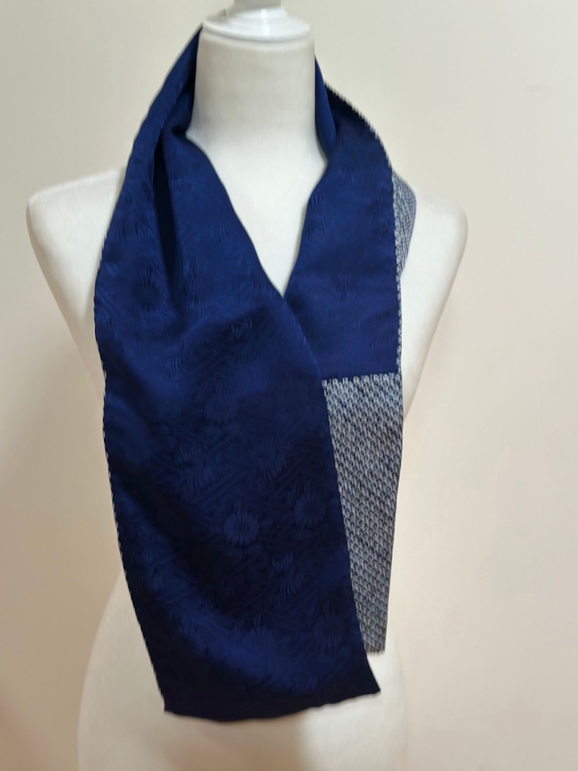 Reversible scarf 7 x 50 in