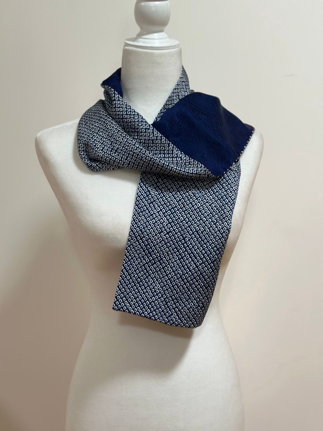 Reversible scarf 7 x 50 in