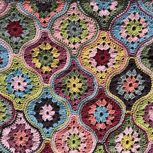 アートヤーン(338) 約41g 1845円 MYSTICAL LANTERNS BLANKET KIT