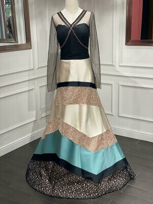 Mona - Vestido Largo Talla M En descuento del 60% Corte A Color Negro con falda multicolor