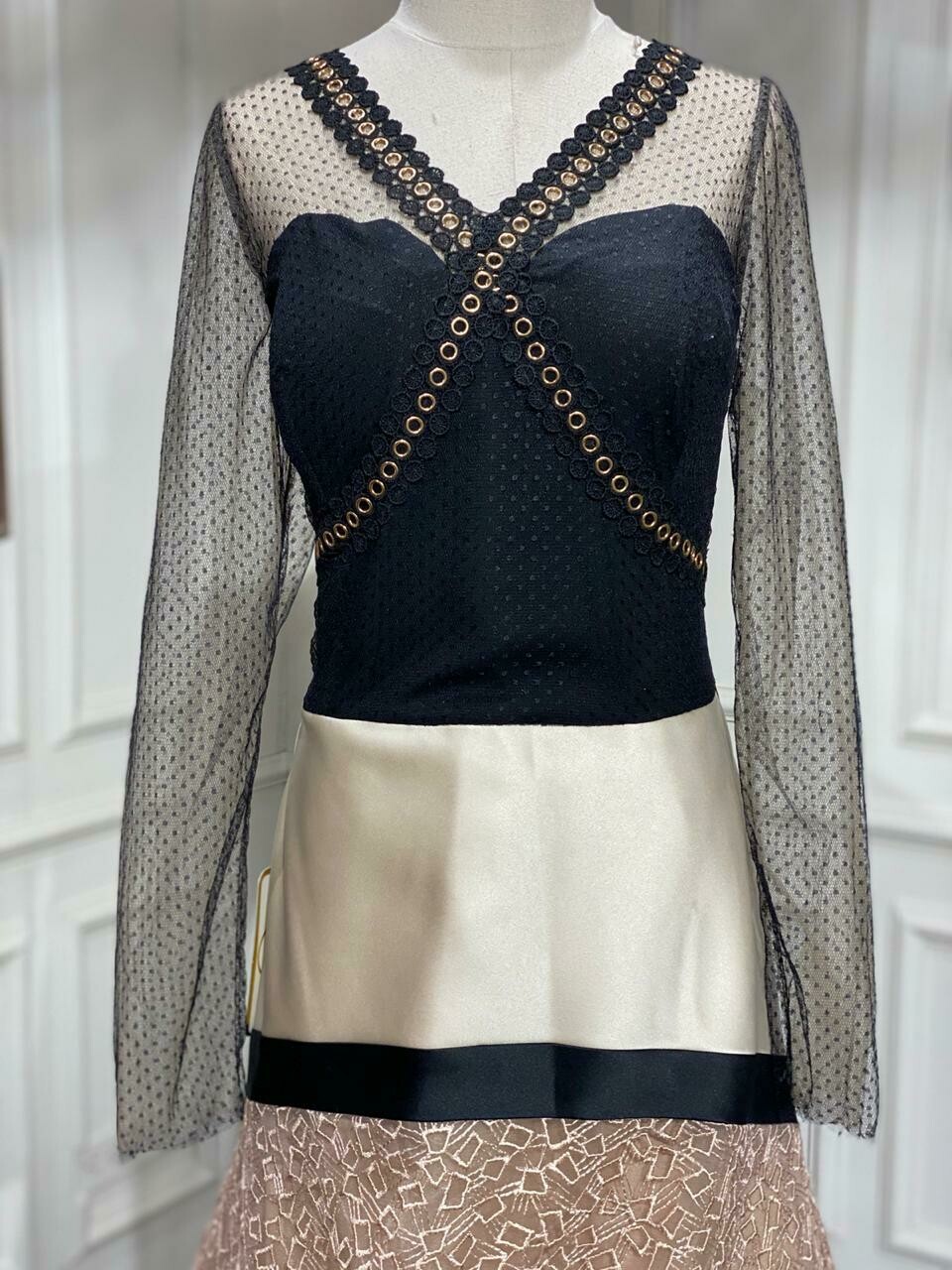 Mona - Vestido Largo Talla M En descuento del 60% Corte A Color Negro con falda multicolor