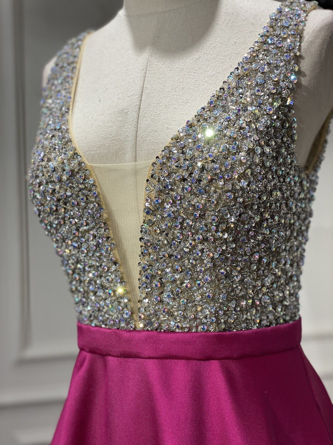 Vestido largo corte A, color fucsia. Talla XS