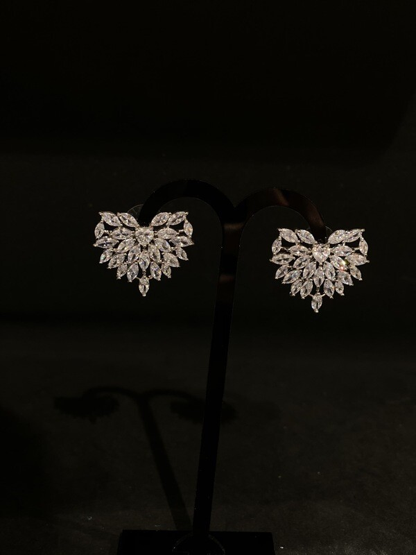 ARETES PLATEADOS DE CORAZON