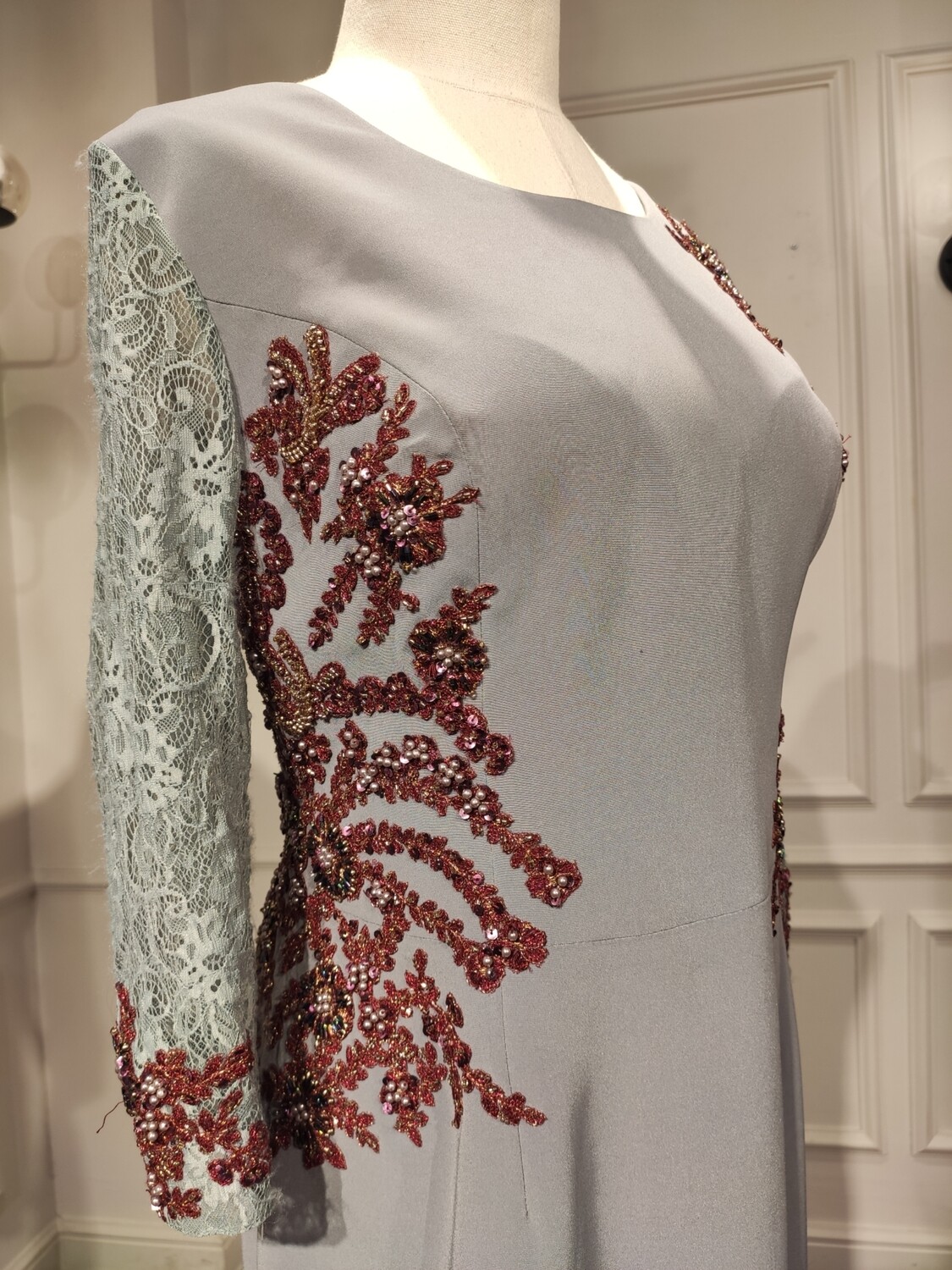Vestido corto color gris talla 46