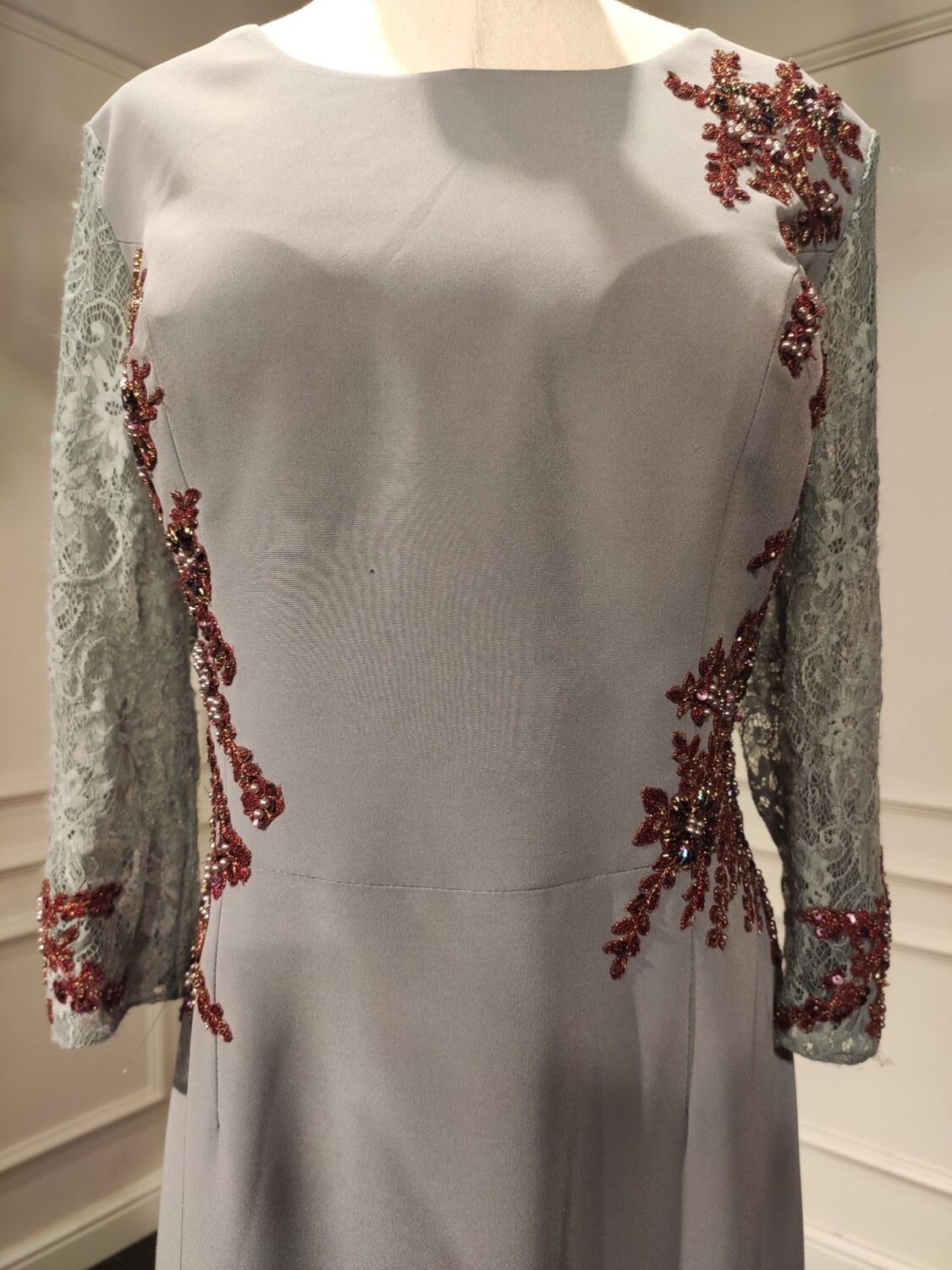 Vestido corto color gris talla 46