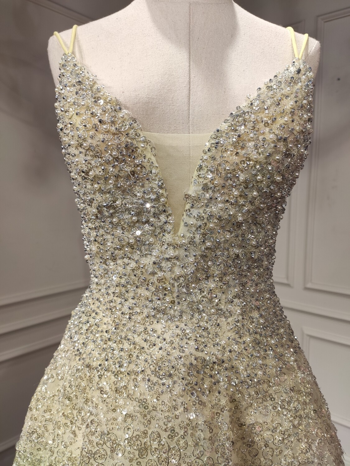Vestido Largo Talla M En descuento del 50% Corte A Color Amarillo