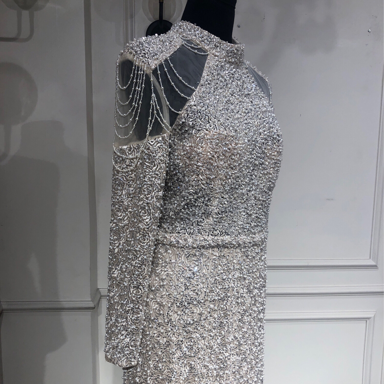 VESTIDO LARGO  EN DESCUENTO DEL 50% CORTE RECTO COLOR BLANCO