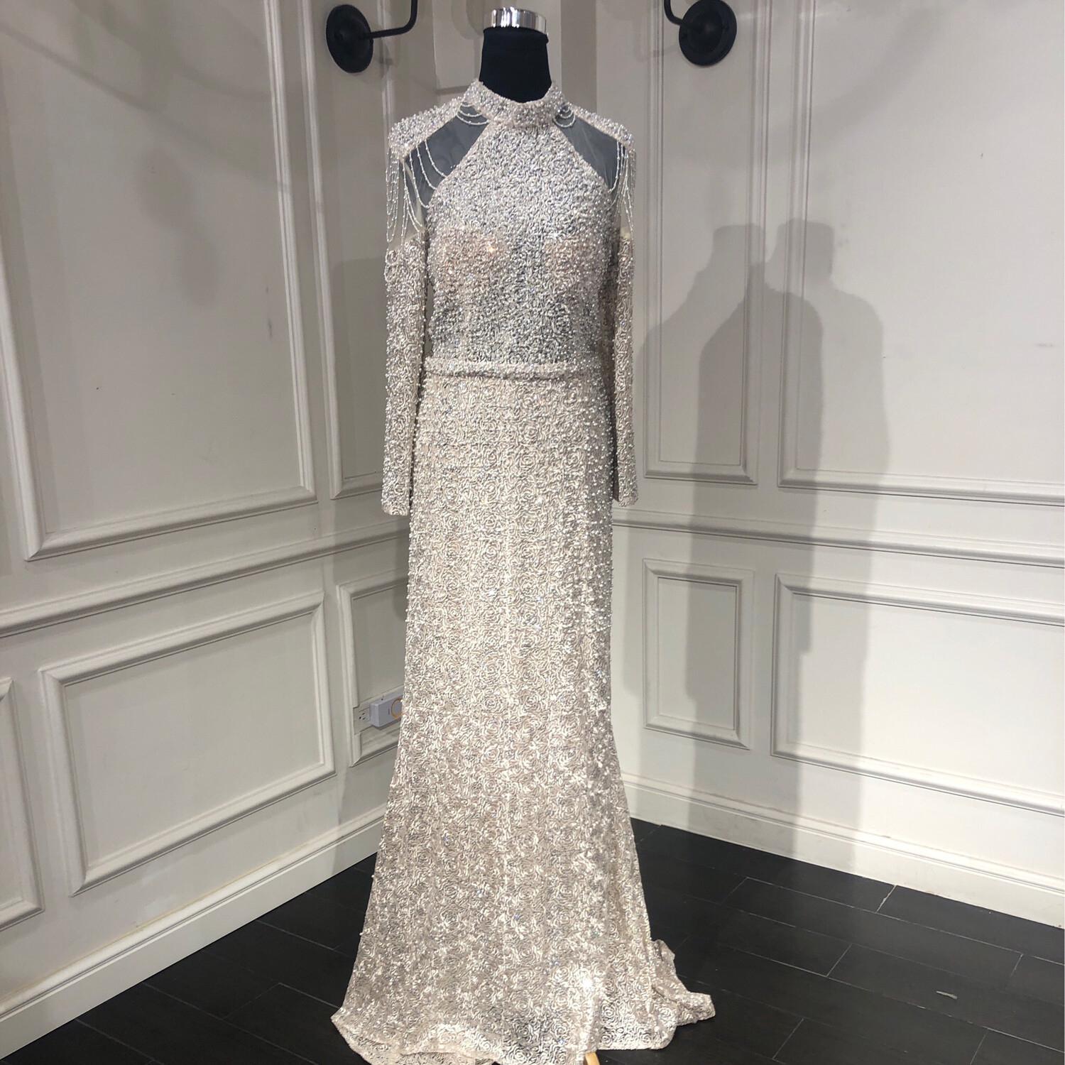 VESTIDO LARGO  EN DESCUENTO DEL 50% CORTE RECTO COLOR BLANCO