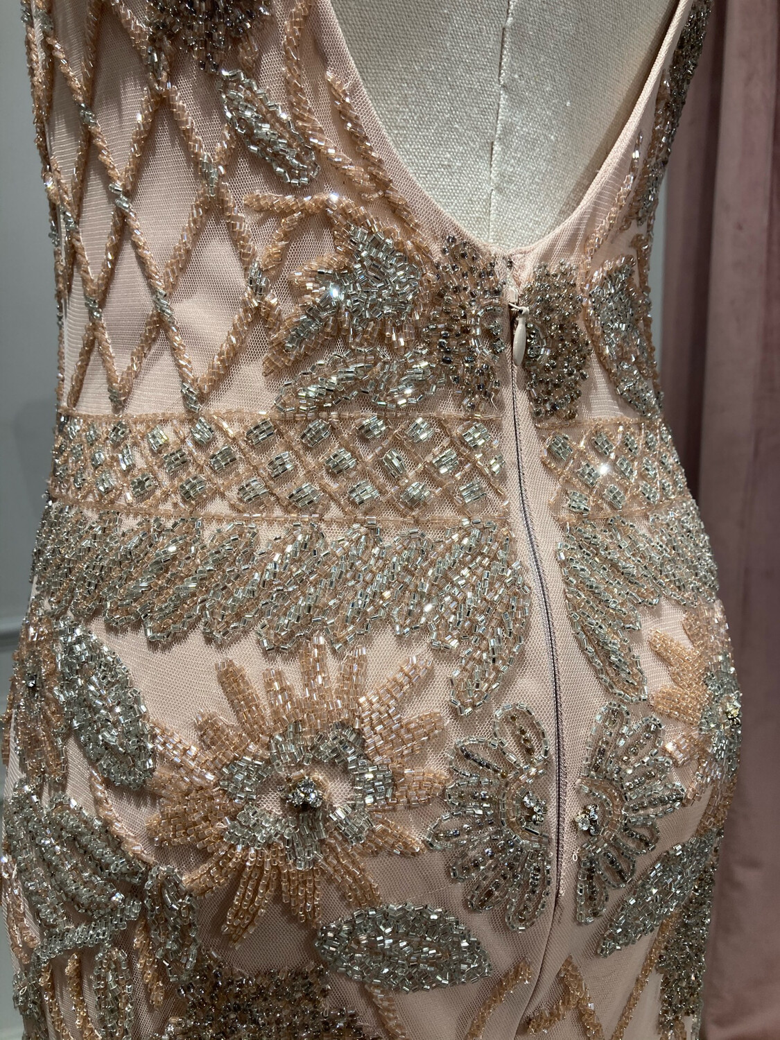 PRECIO REBAJADO -	Vestido	color	Durazno/	Rose Gold	de	Talla: 	8	y	12