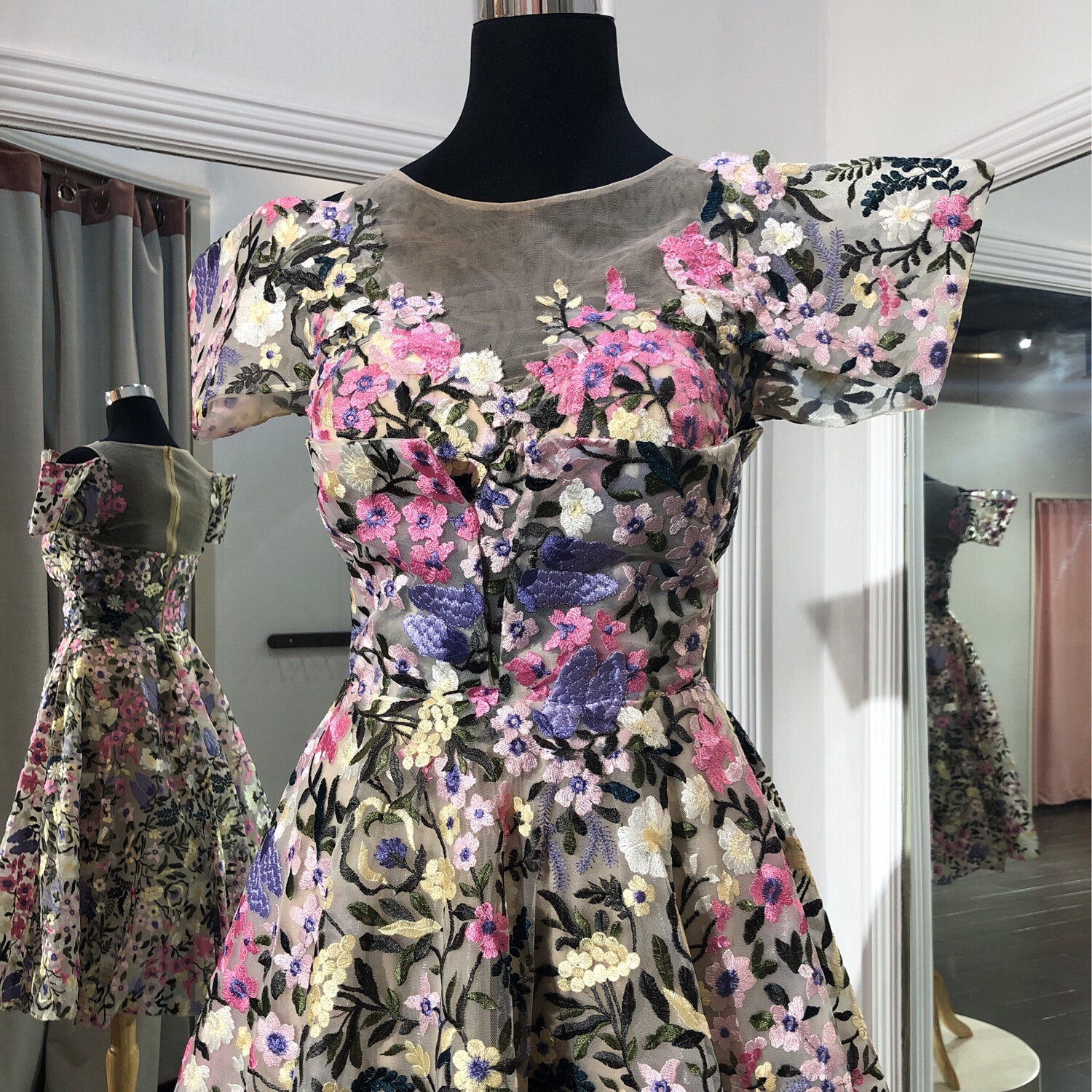 Vestido corto multicolor talla 40