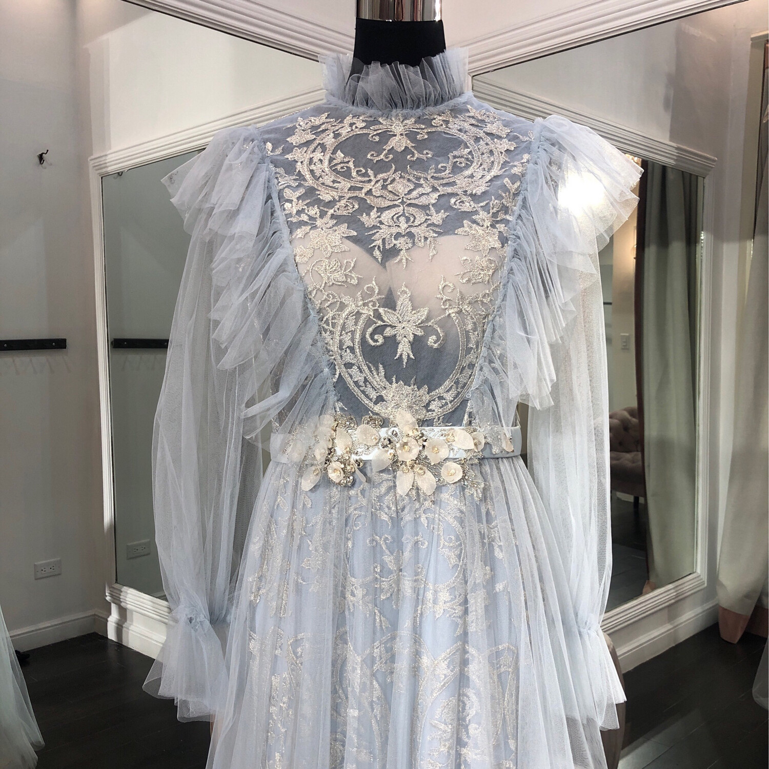 REBAJADO - LARGO 	COLOR	CELESTE	(SKY BLUE)	DE	TALLA:	42	EU	/	10	US