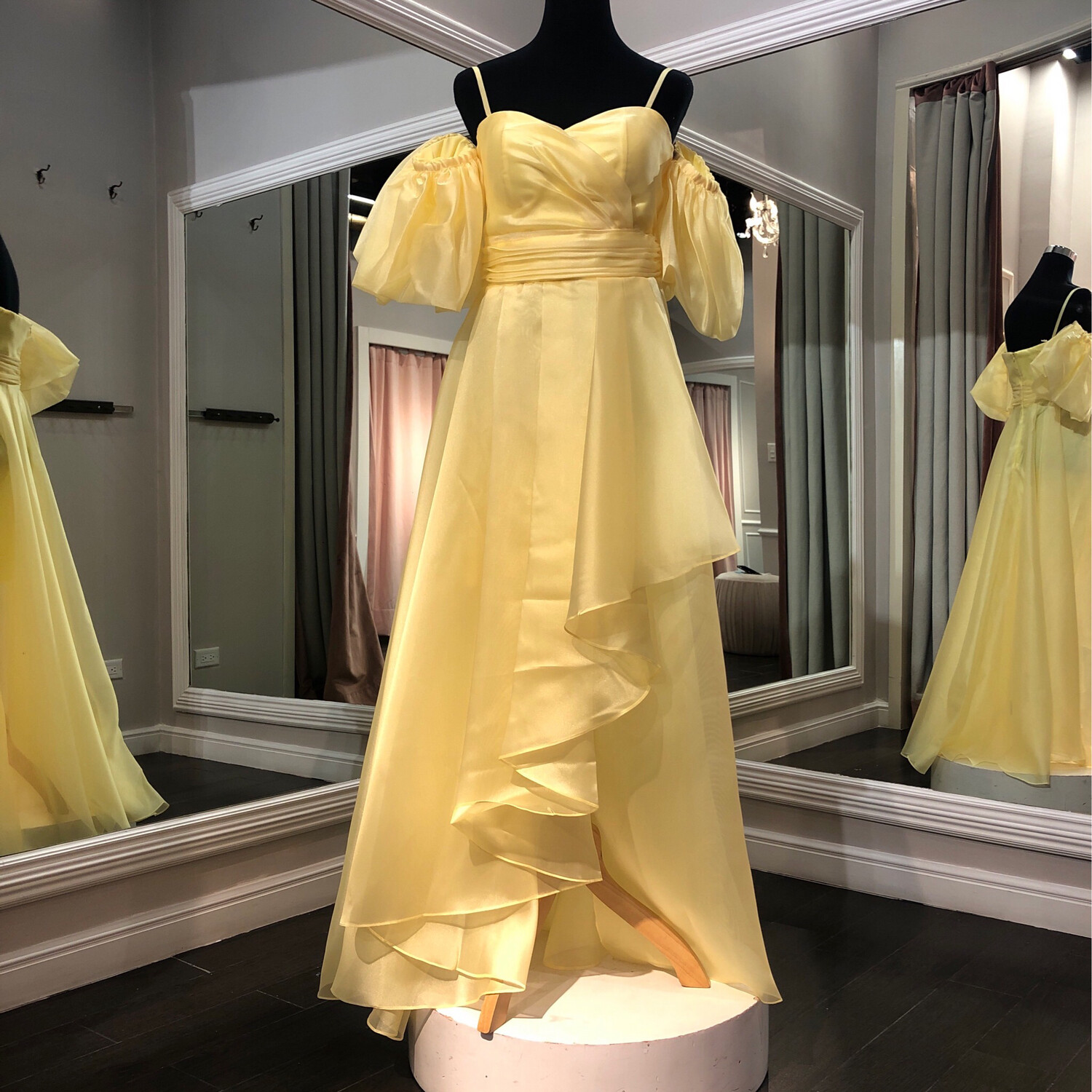 Vestido corto largo color amarillo talla 42 Vestido corto largo color amarillo talla 42