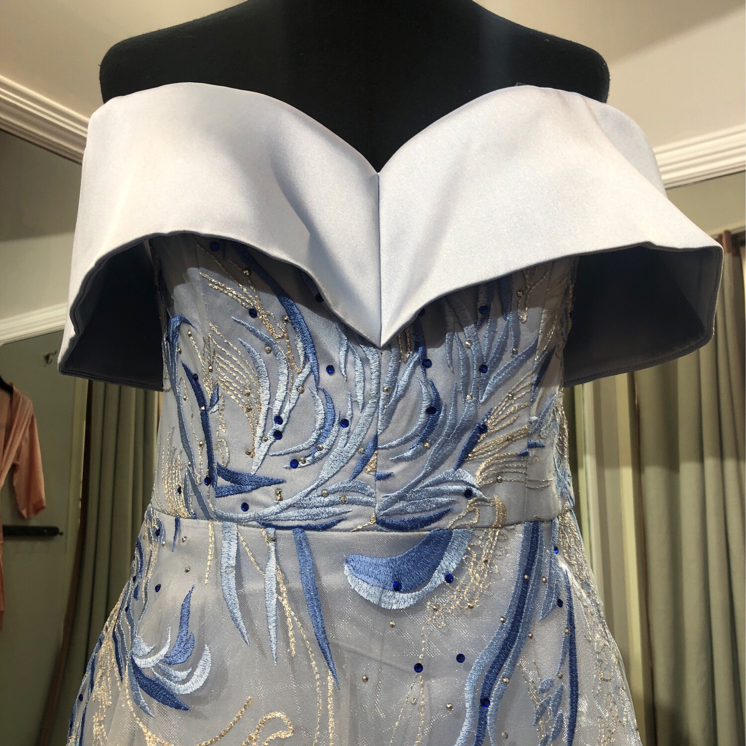VESTIDO LARGO 	COLOR	CELESTE	TALLA:	46	EU	o	14	US