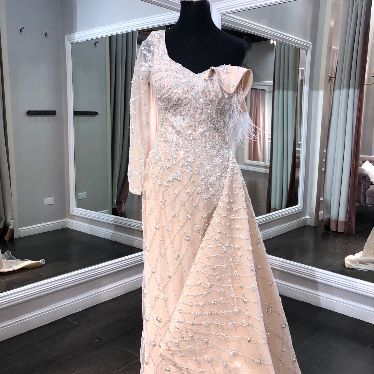 VESTIDO LARGO 	COLOR	BEIGE / BLANCO	TALLA:	42	EU	/	10	US