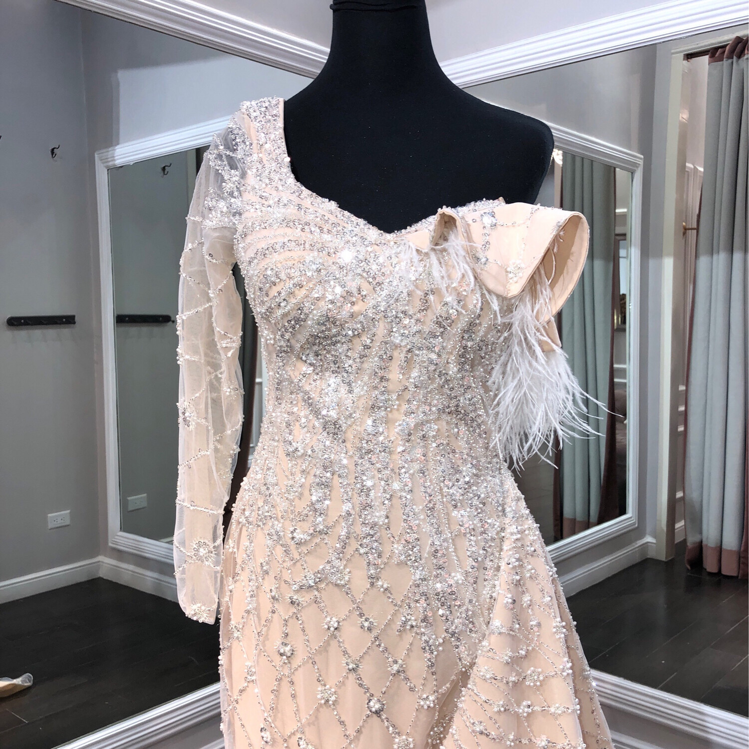 VESTIDO LARGO 	COLOR	BEIGE / BLANCO	TALLA:	42	EU	/	10	US