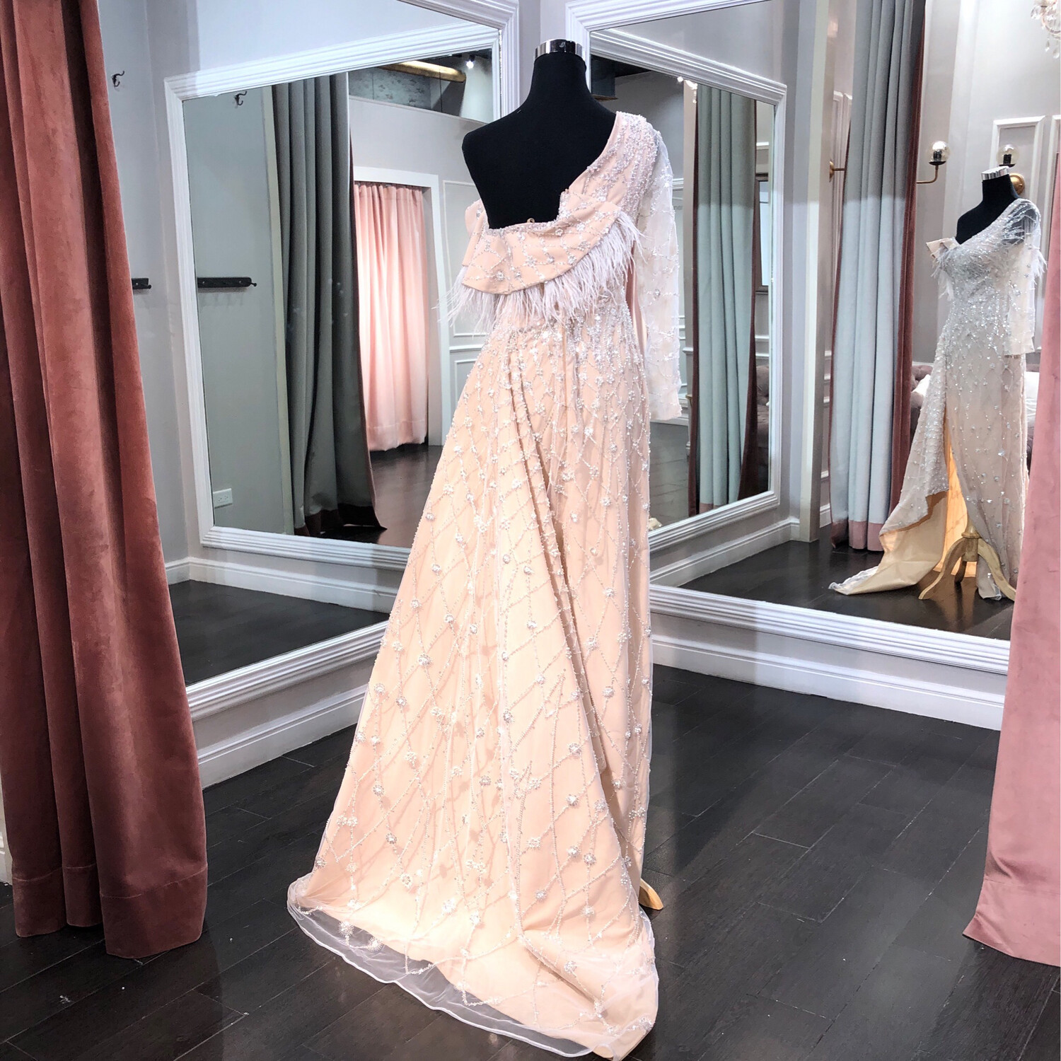 VESTIDO LARGO 	COLOR	BEIGE / BLANCO	TALLA:	42	EU	/	10	US