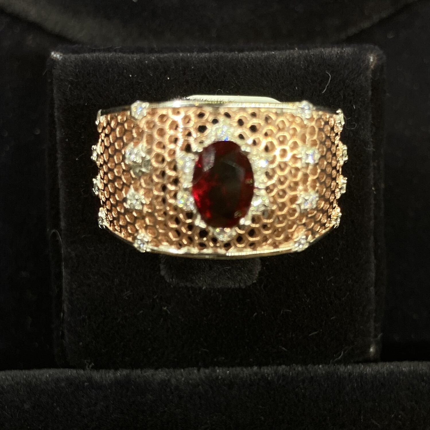 Anillo Dorado ( rose gold ) -  Pedreria roja