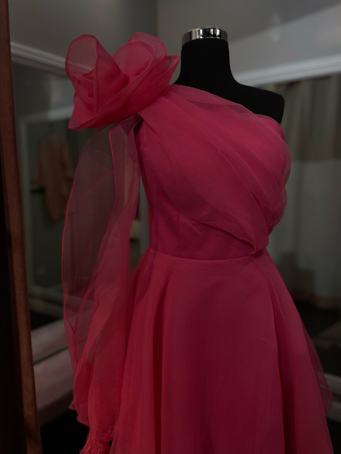 Vestido corto color fucsia de diversas tallas