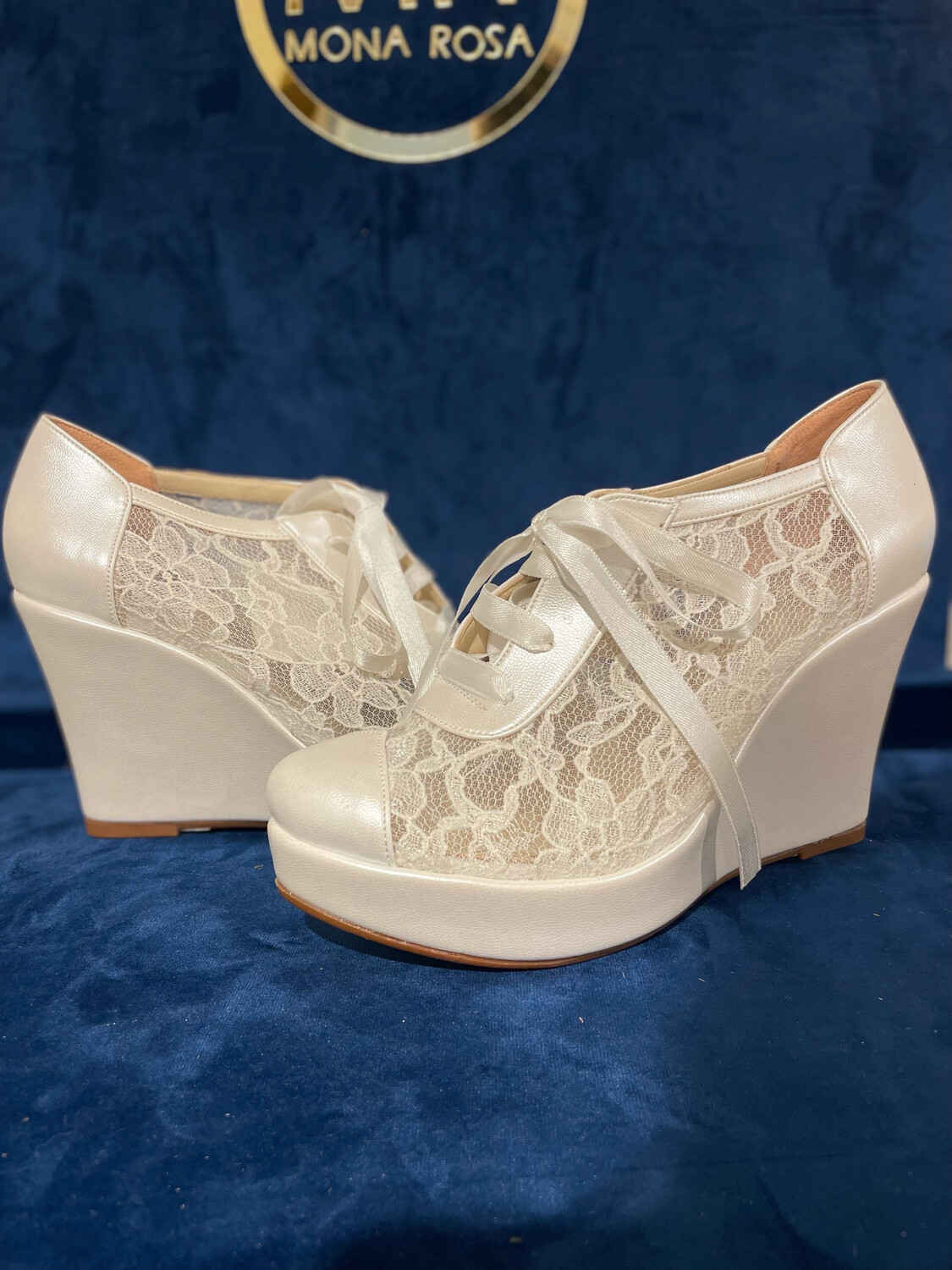 Zapatilla Alta Con Encaje