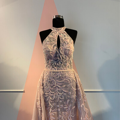 REBAJADO - VESTIDO LARGO  CORTE SIRENA CON SOBRE FALDA COLOR ROSA PALIDO