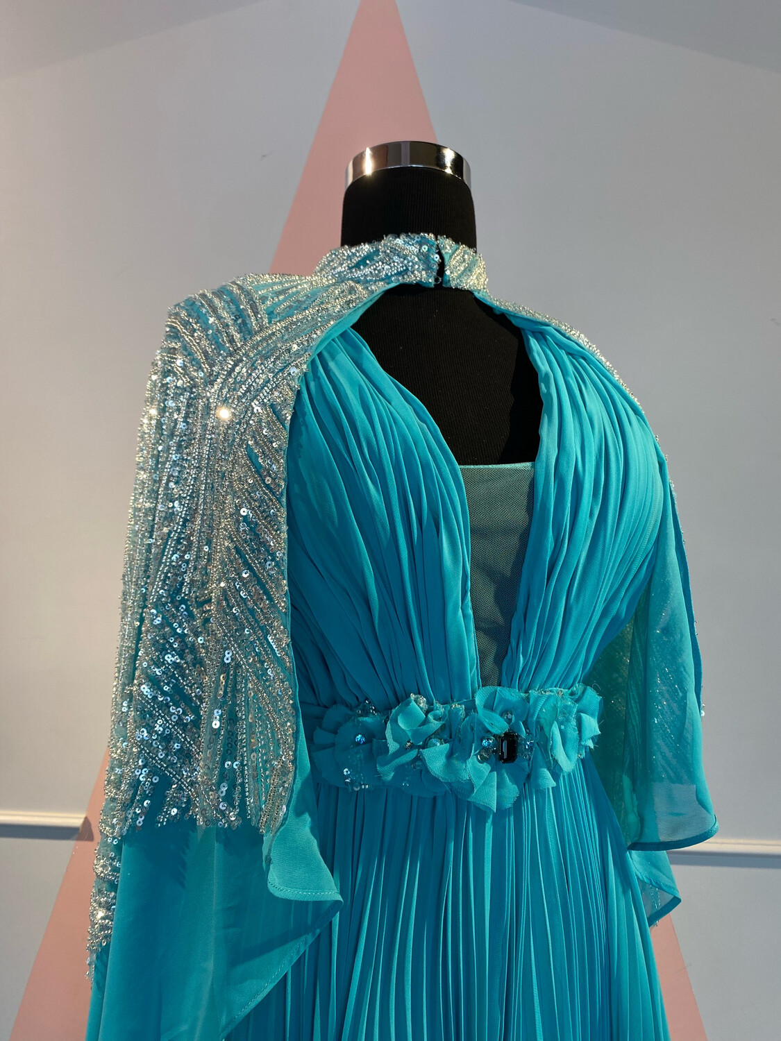 VESTIDO LARGO 	COLOR	AZUL TURQUEZA	(TURQUOISE BLUE)	DE	TALLA:	46	EU	/	14	US