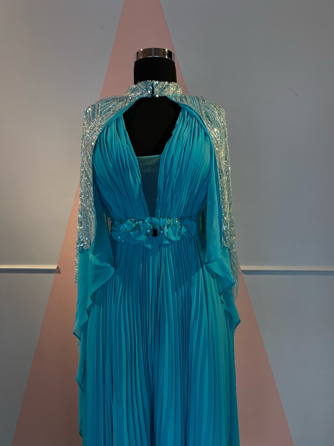 VESTIDO LARGO 	COLOR	AZUL TURQUEZA	(TURQUOISE BLUE)	DE	TALLA:	46	EU	/	14	US