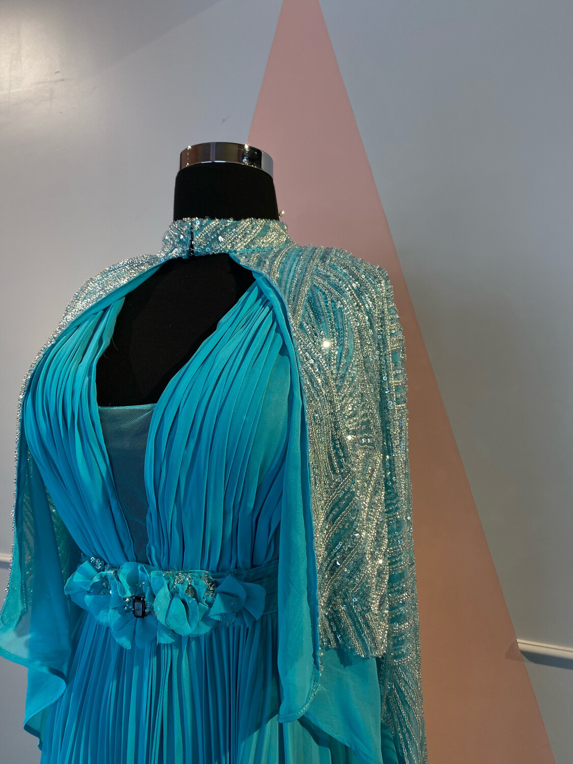 VESTIDO LARGO 	COLOR	AZUL TURQUEZA	(TURQUOISE BLUE)	DE	TALLA:	46	EU	/	14	US